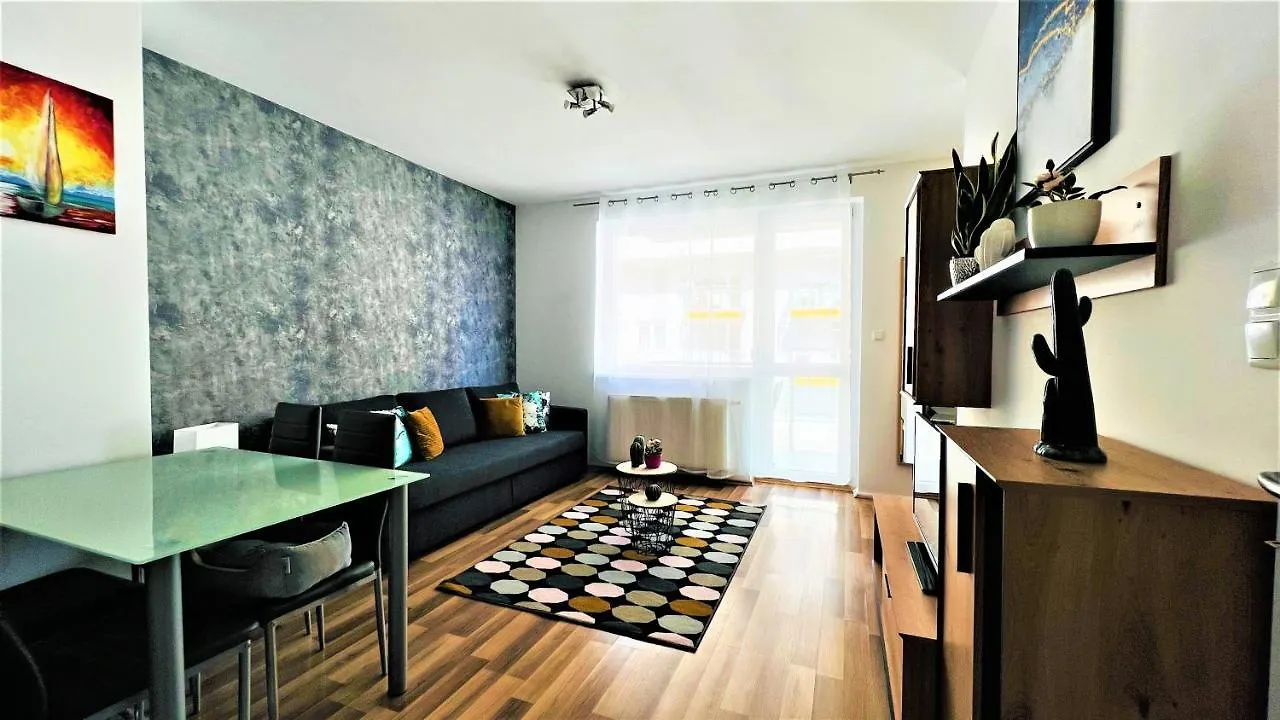 Happy Living Apartment W Balcony location