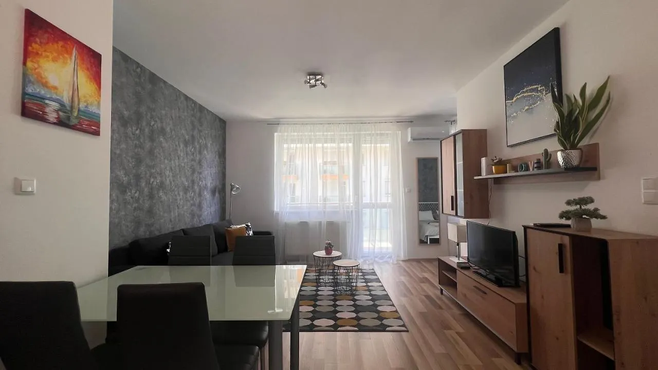 Happy Living Apartment W Balcony Budapest